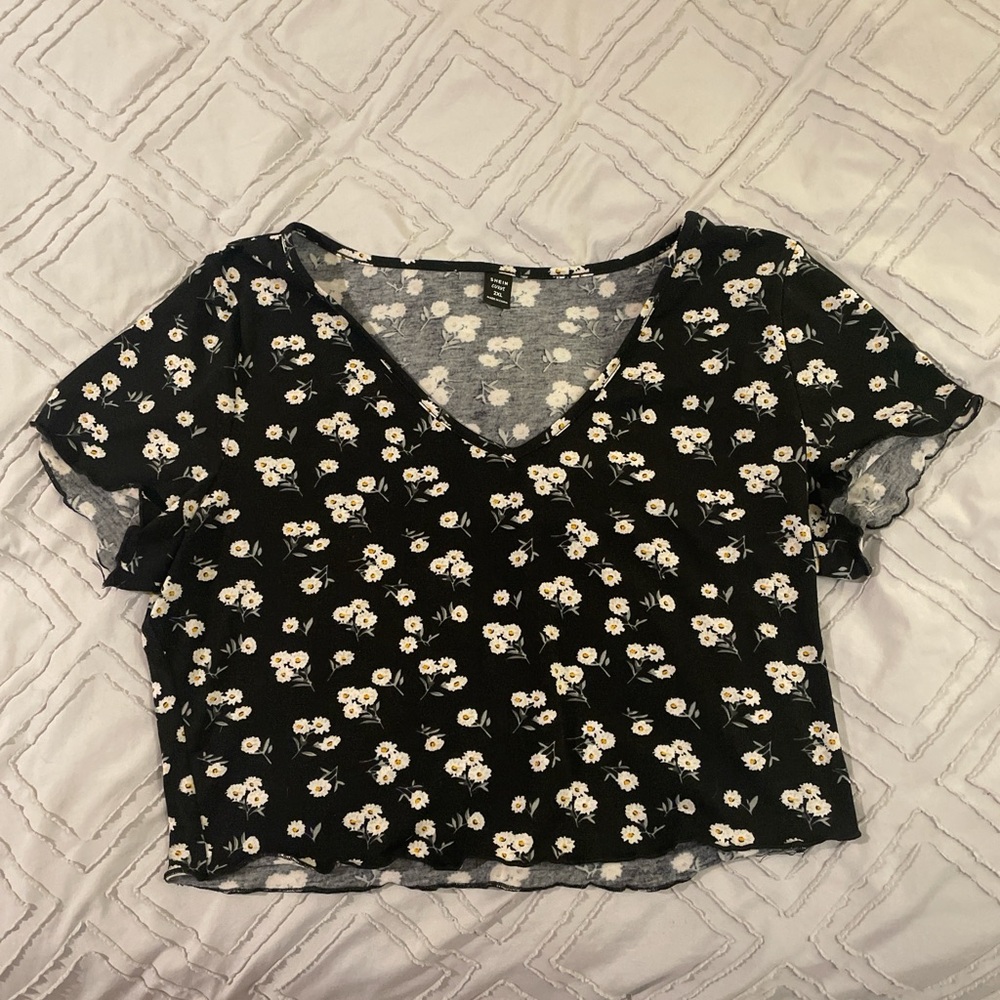 SHEIN Black and White Relaxed Crop Blouse